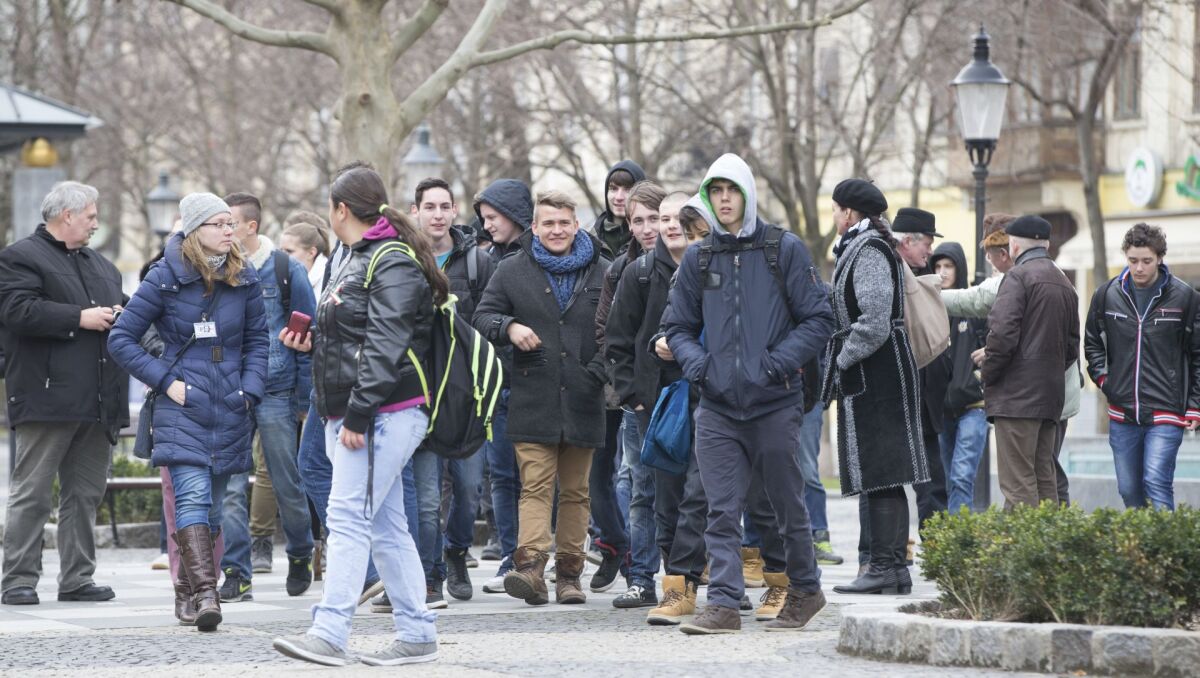 Približne koľko obyvateľov Slovenska má českú národnosť?