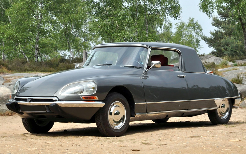 Vzácne sú aj dvojdverové kupé Concorde z ktorých Chapron zmontoval od roku 1960 do roku 1965 iba 38 kusov.