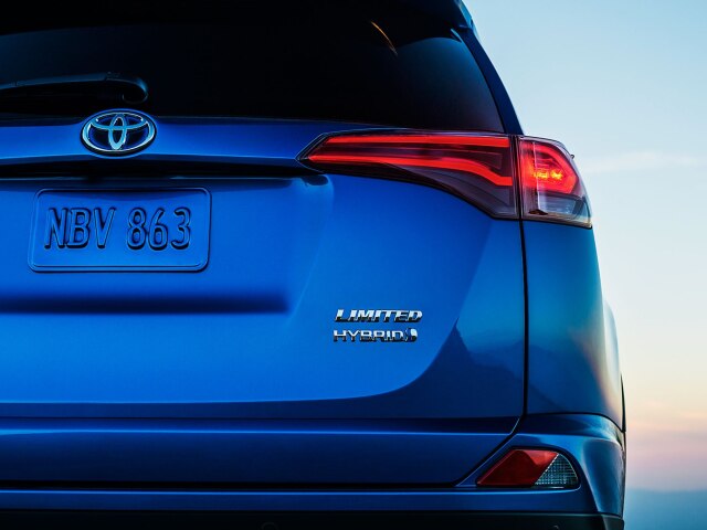 Hybridné SUV RAV4 dostane s najväčšou pravdepodobnosťou techniku sesterského Lexusu NX300h. Ten má výkon 145 kW a priemernú spotrebu len 5,1 litra.