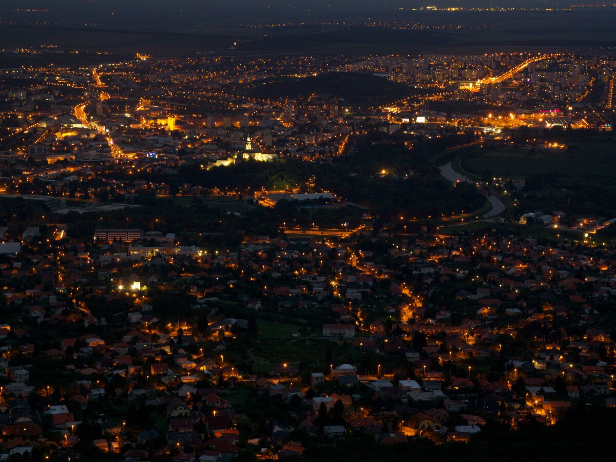 večerná Nitra, mesto, svetlá