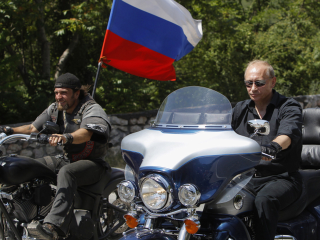 Vladimir Putin, Noční vlci