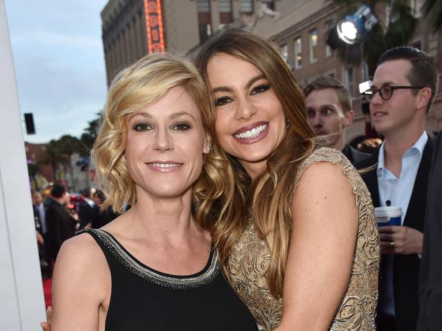 Herečka Julie Bowen (vľavo) a jej kolegyňa Sofia Vergara.