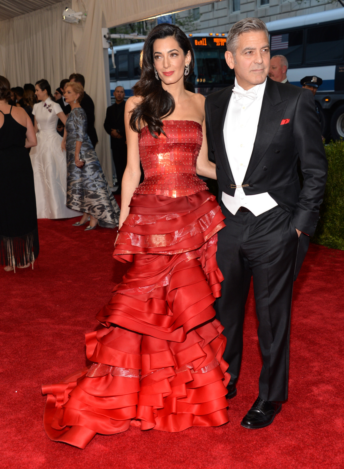 Amal Clooney prišla v kreácii John Galliano for Maison Margiela