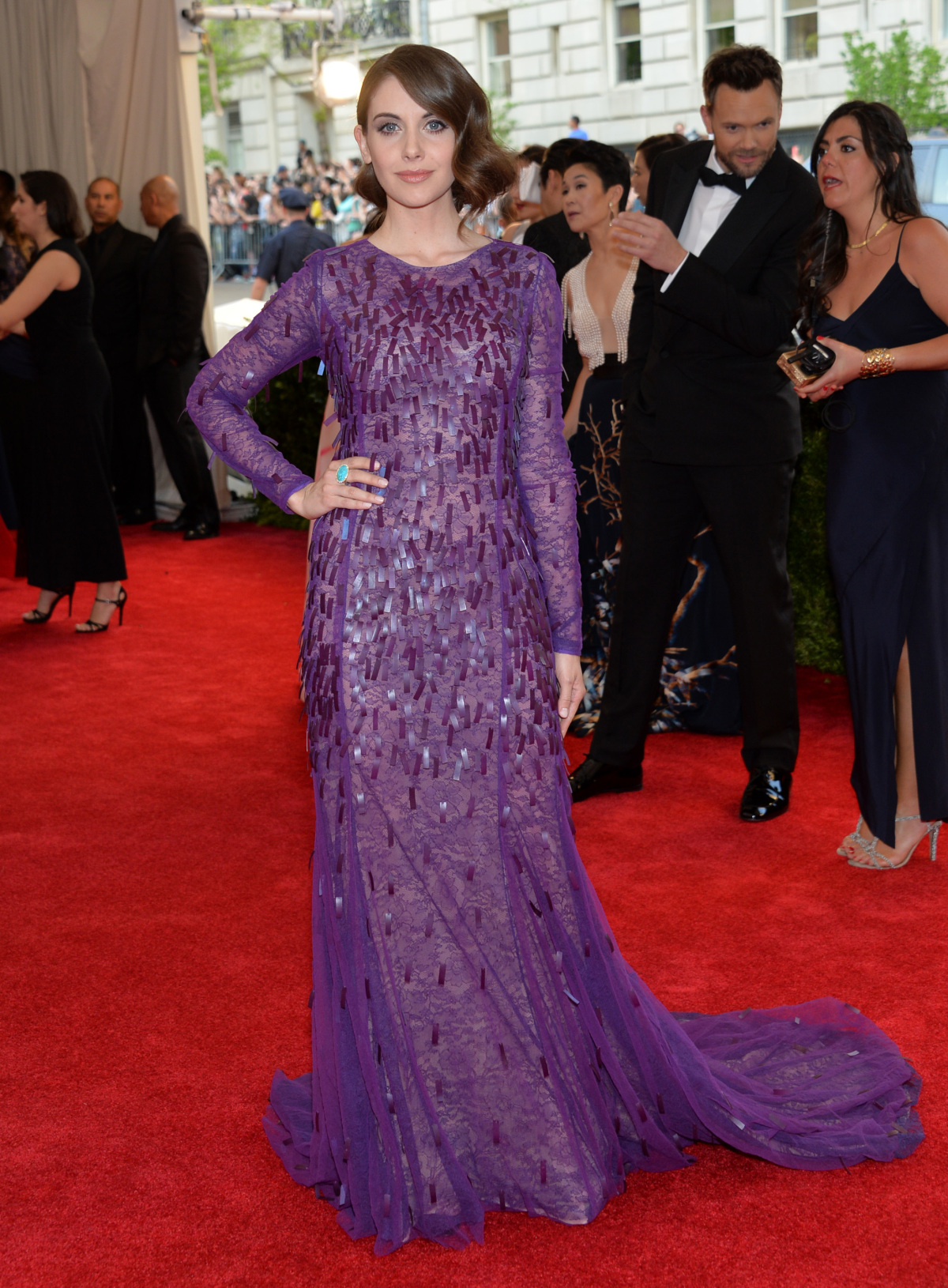Herečka Alison Brie v kreácii Dolce & Gabbana.