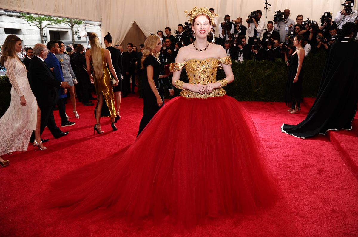 Modelka Karen Elson žiarila v róbe Dolce & Gabbana Alta Moda