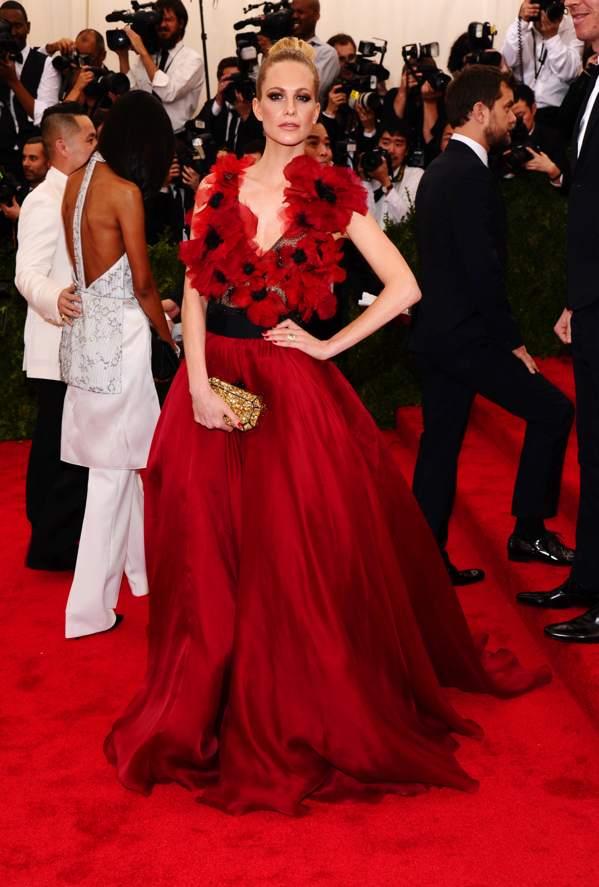 Poppy Delevingne žiarila na červenom koberci.
