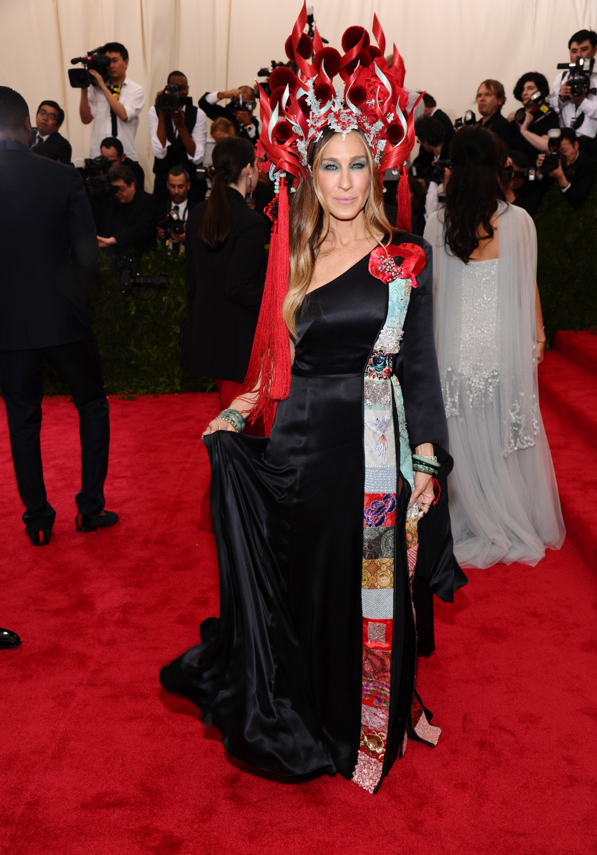 Sarah Jessica Parker sa objavila na červenom koberci v kreácii H&M.