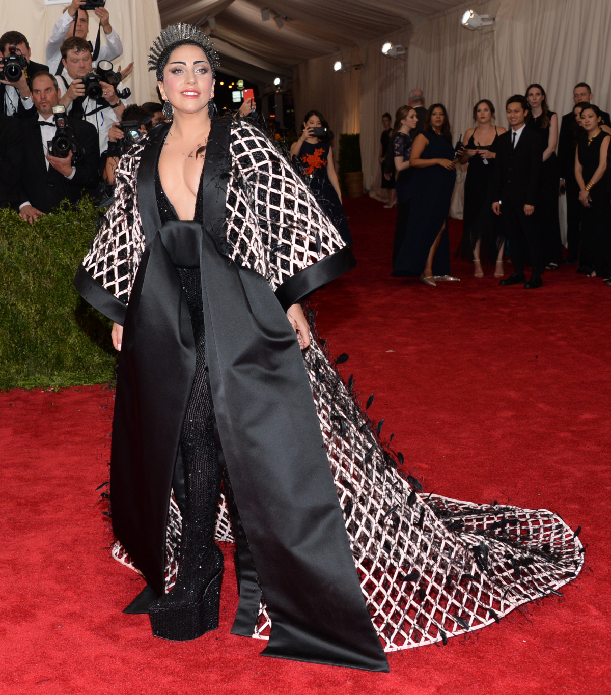 Speváčka Lady Gaga v kreácii Balenciaga.
