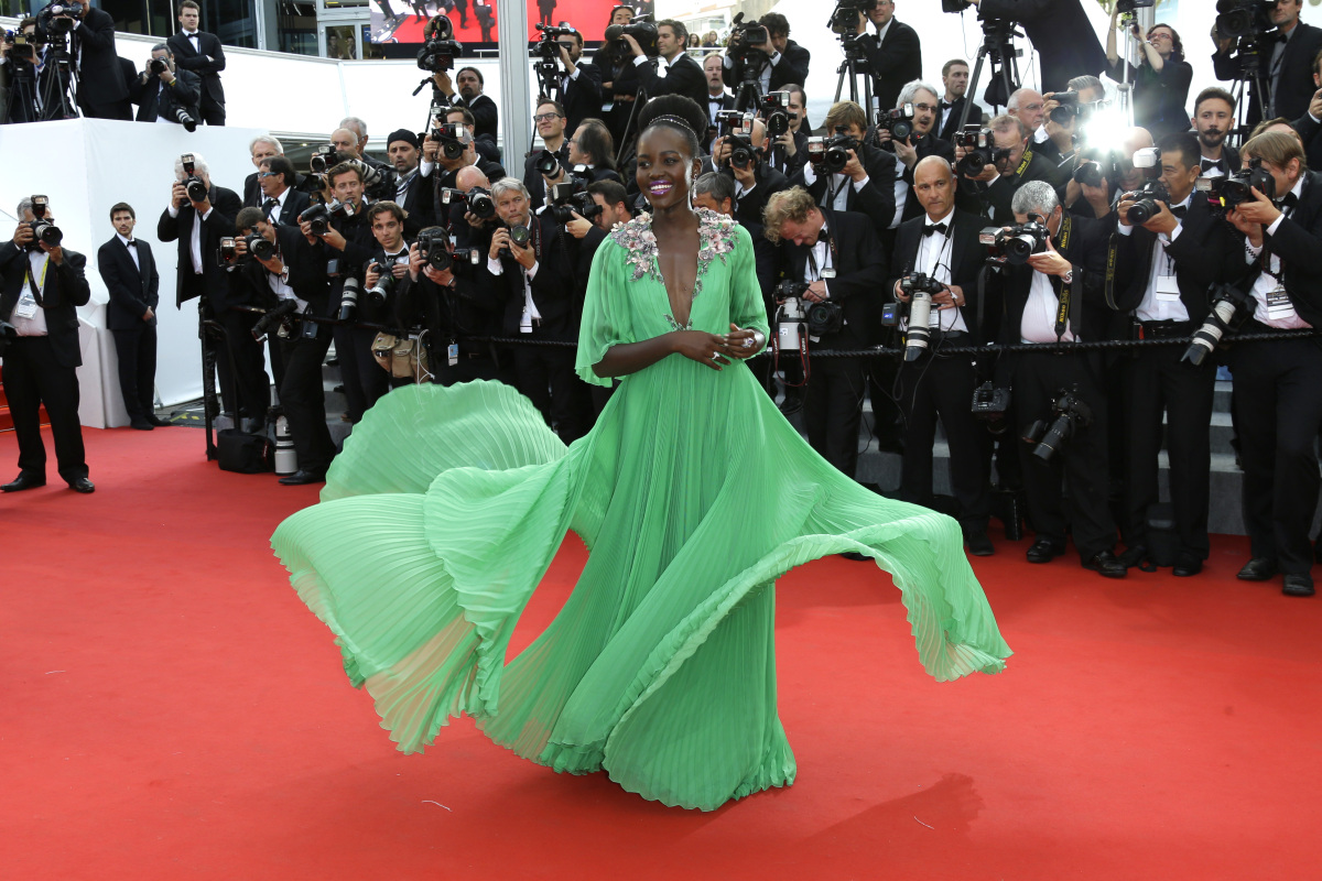 Herečka Lupita Nyong'o v kreácii Gucci. 
