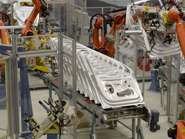 Volkswagen, karosáreň, Audi Q7, roboty