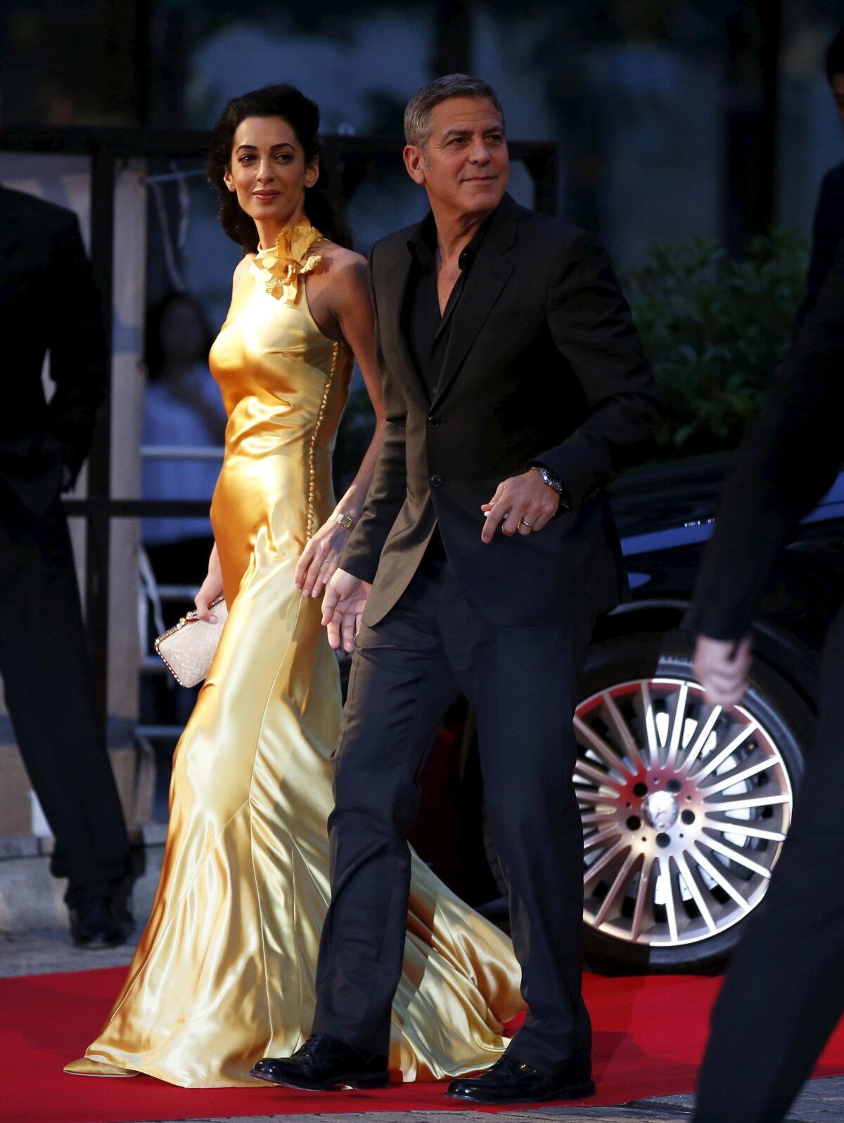 George Clooney prichádza s manželkou Amal Clooney