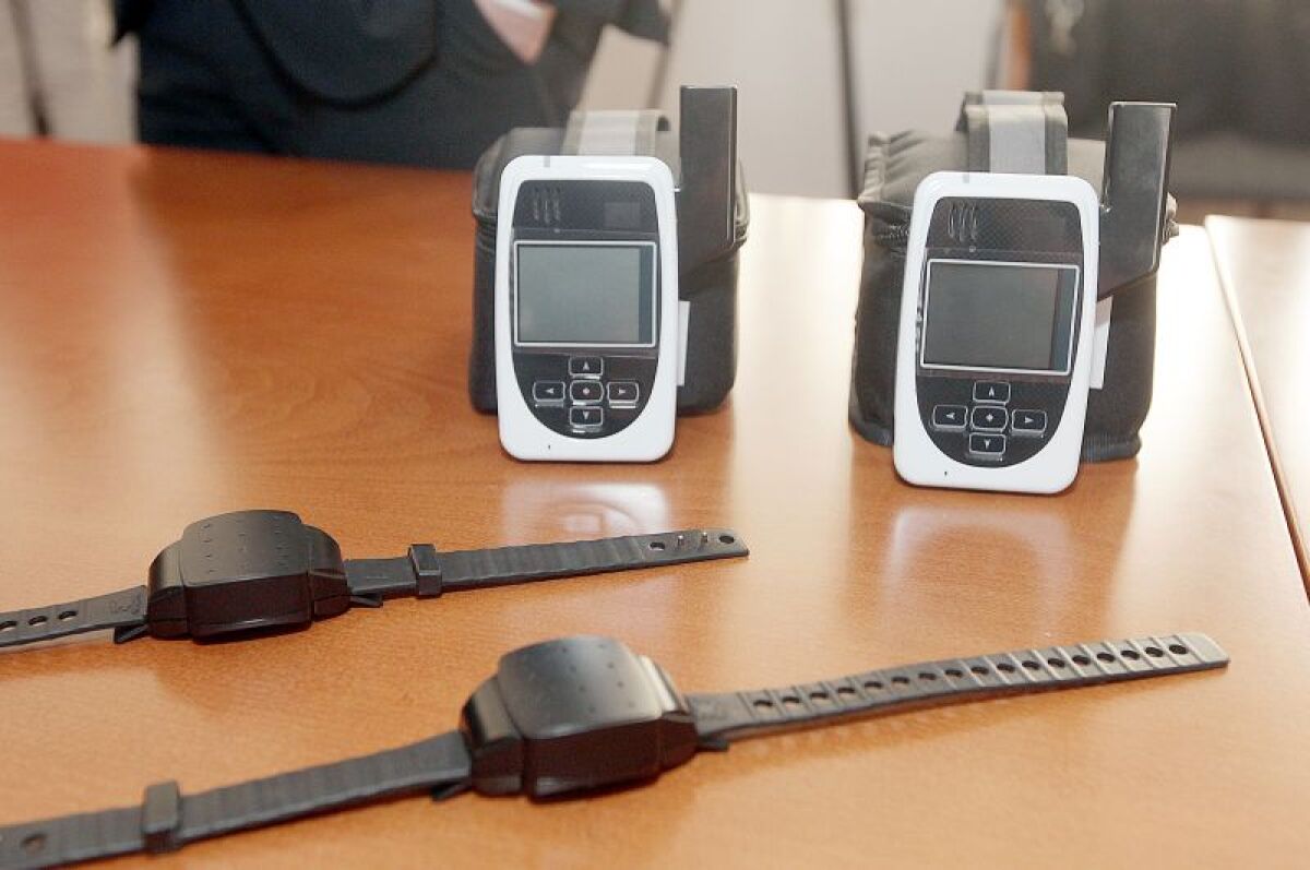 elektronické náramky, väzni