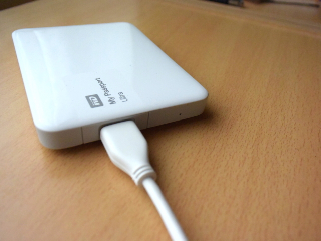 Prenosný 2,5-palcový pevný disk Western Digital Passport Ultra.