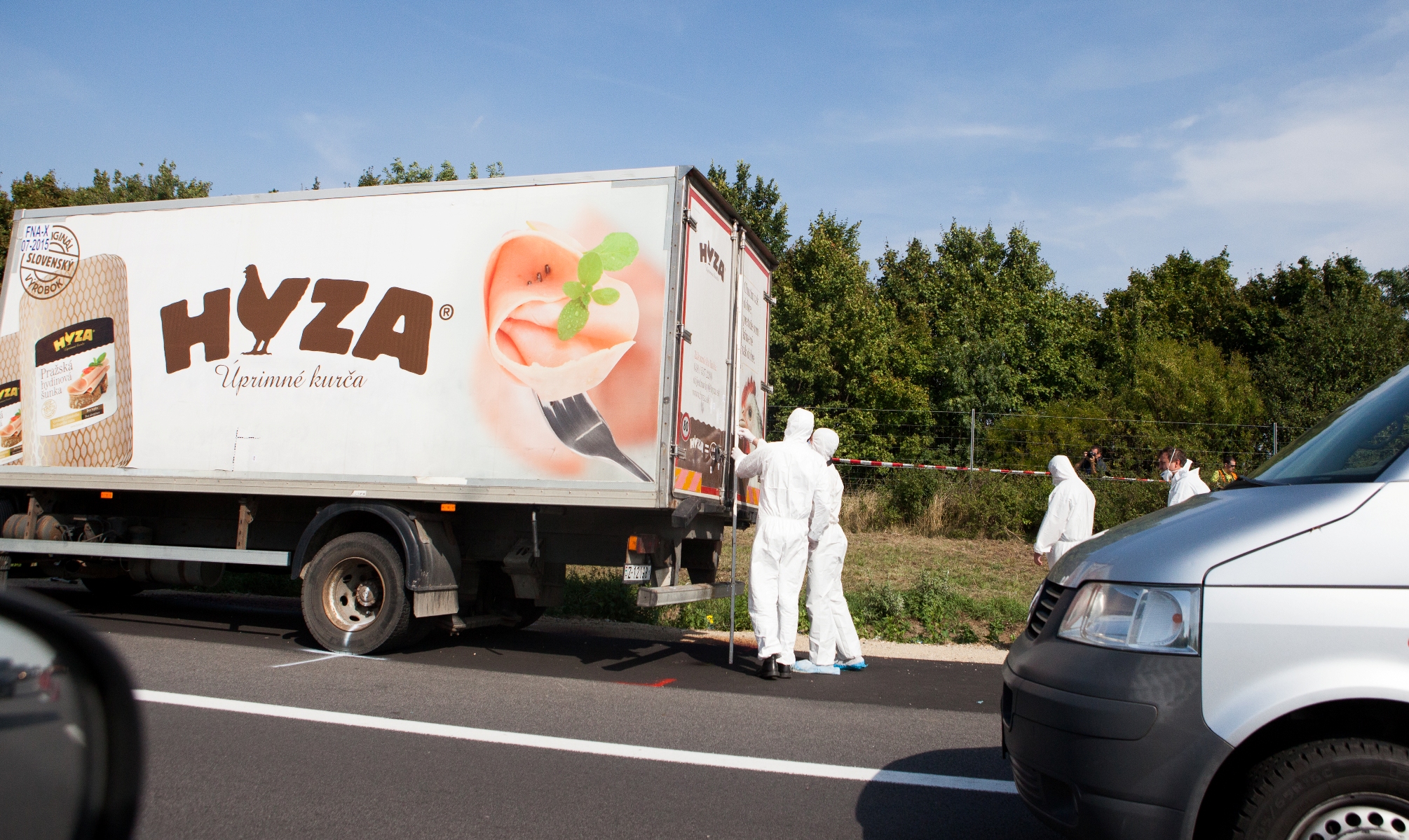 Auto, v ktorom na diaľnici pri Pandorfe našla rakúska polícia desiatky mŕtvych utečencov.