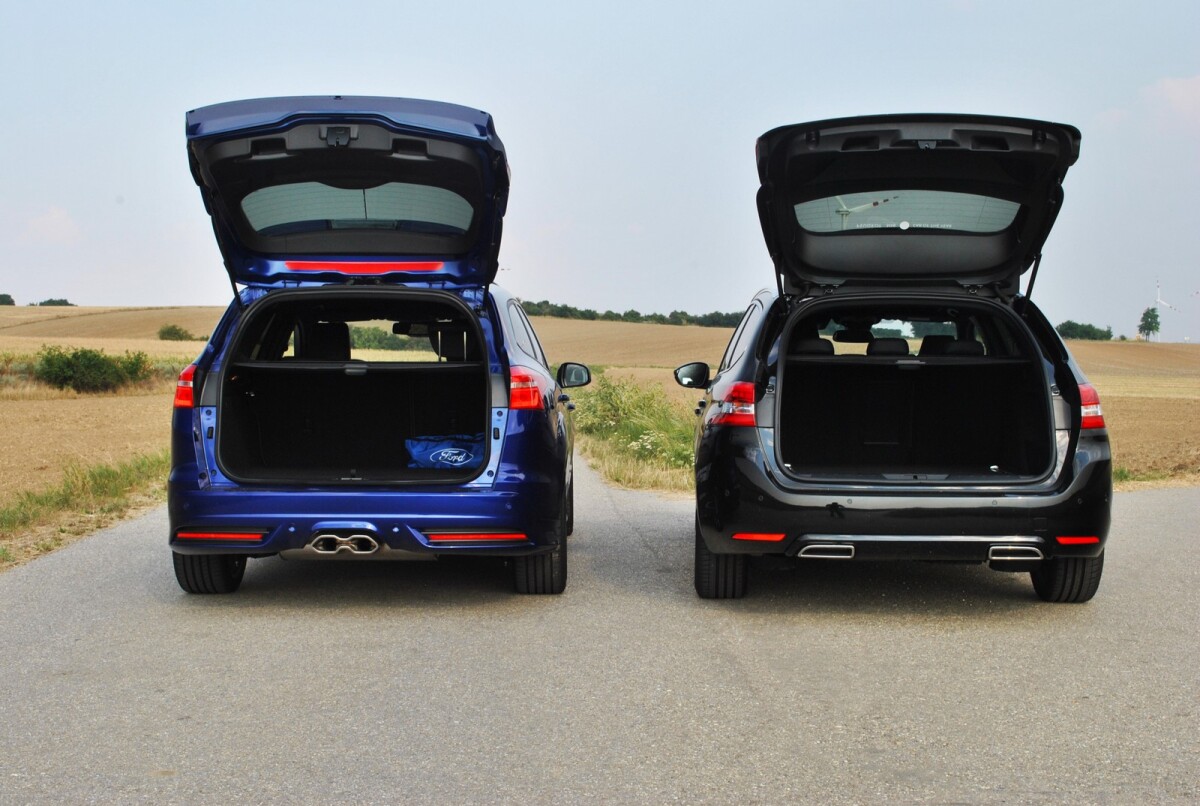 Peugeot 308 SW GT a Ford Focus ST kombi