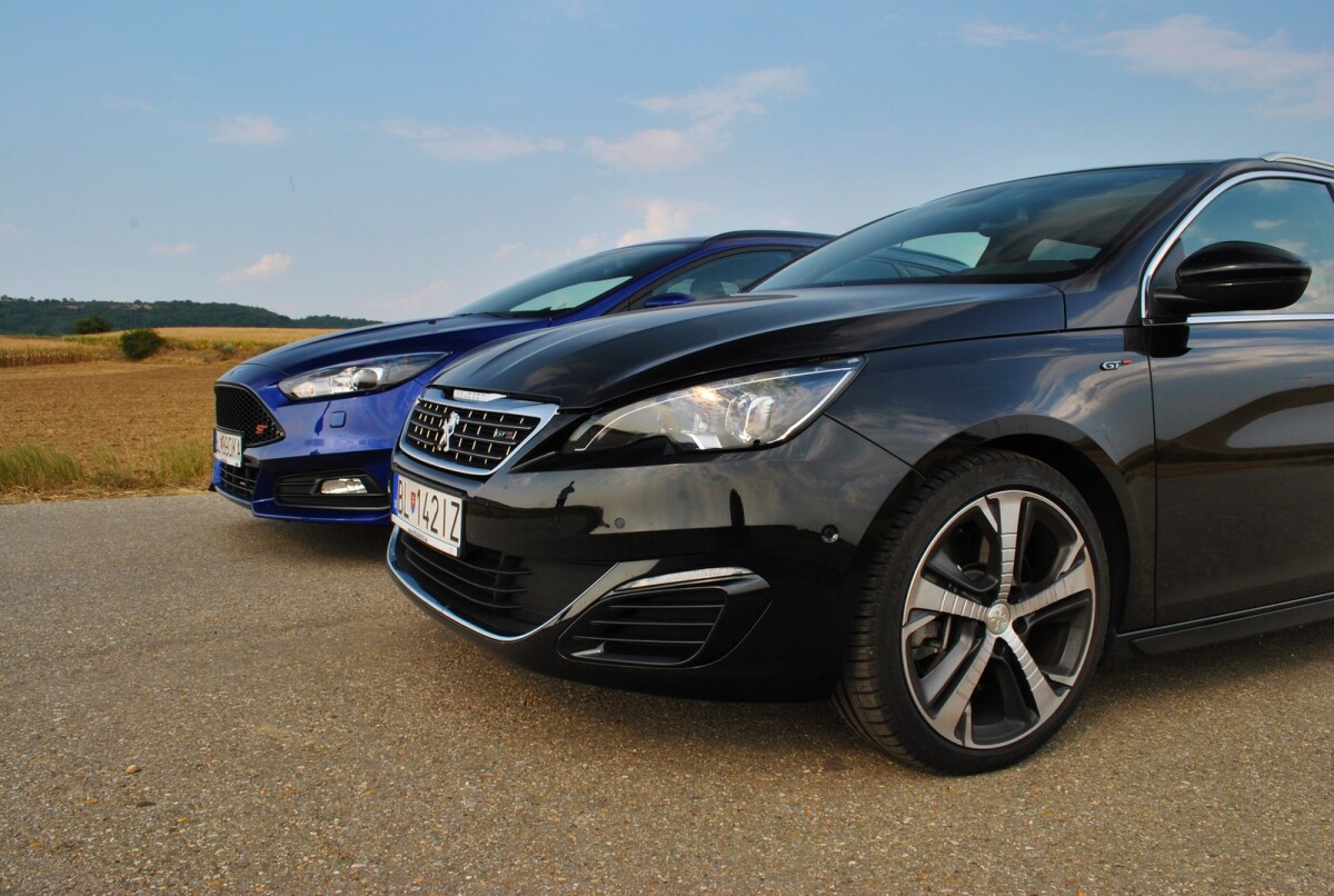 Peugeot 308 SW GT a Ford Focus ST kombi