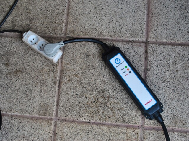 Domácej nabíjačke stačí obyčajné pripojenie do elektriny.