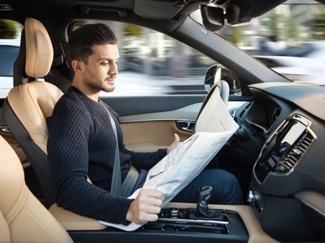 Volvo - autonómne riadenie IntelliSafe Auto Pilot