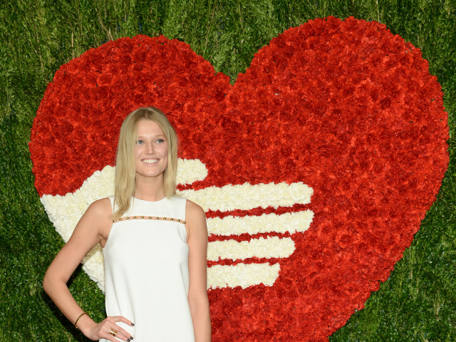 Toni Garrn