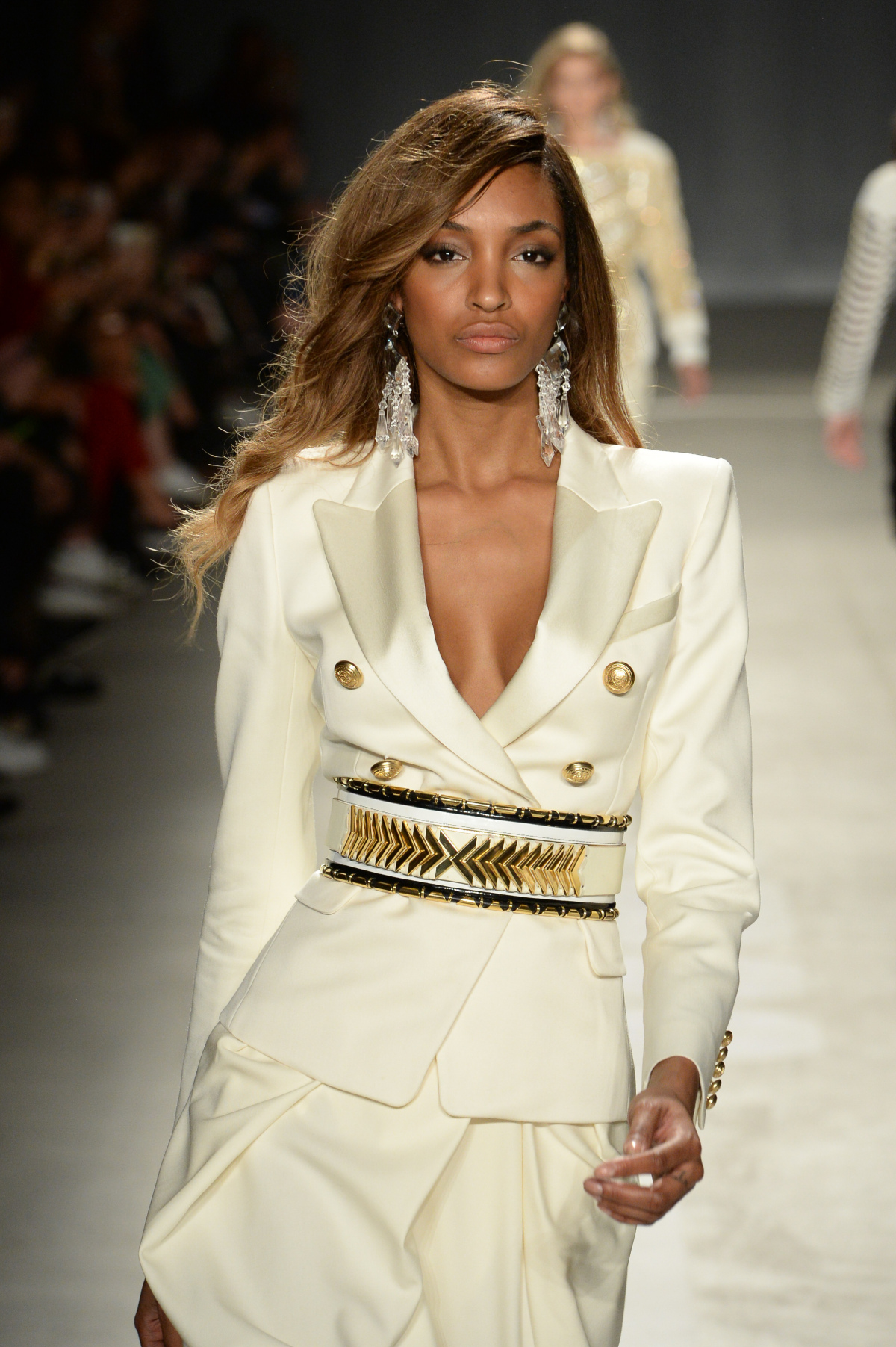 Topmodelka Jourdan Dunn v kreácii Balmain X H&M. 
