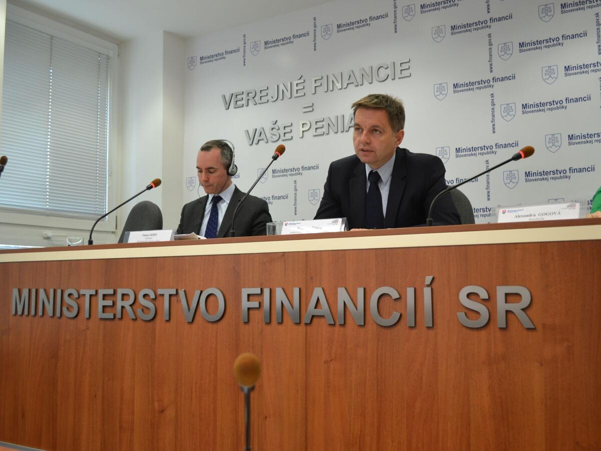 Kažimír, ministerstvo financií, James John,