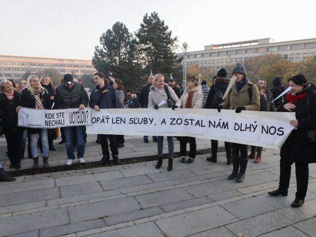 protest ucitelov, zraz dlhych nosov,