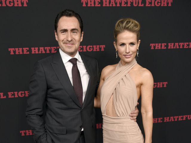 Herec Demian Bichir a jeho partnerka Stefanie Sherk.
