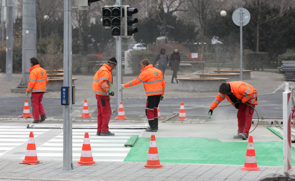 stary most, stavba, dokoncovanie, robotnik, praca