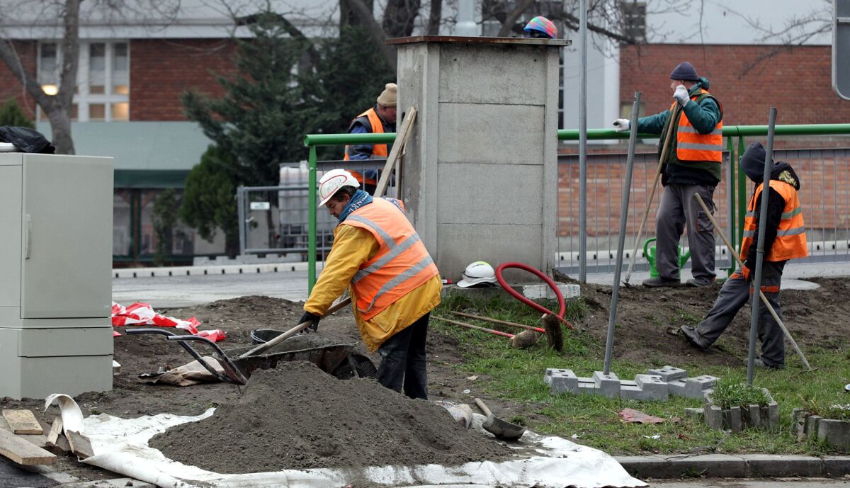 stary most, stavba, dokoncovanie, robotnik, praca