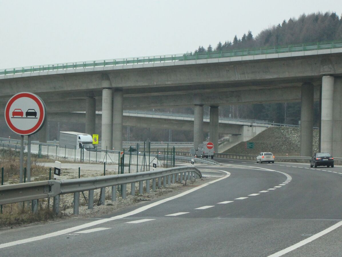 Diaľnica D1, zjazd, Dubná skala