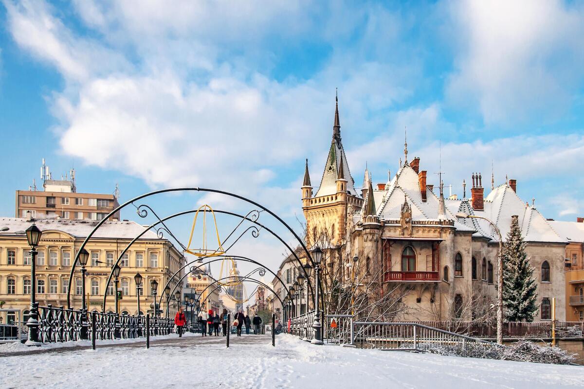 Aký názov má neogotická budova v Košiciach na rohu Mlynskej a Štefánikovej ulice?