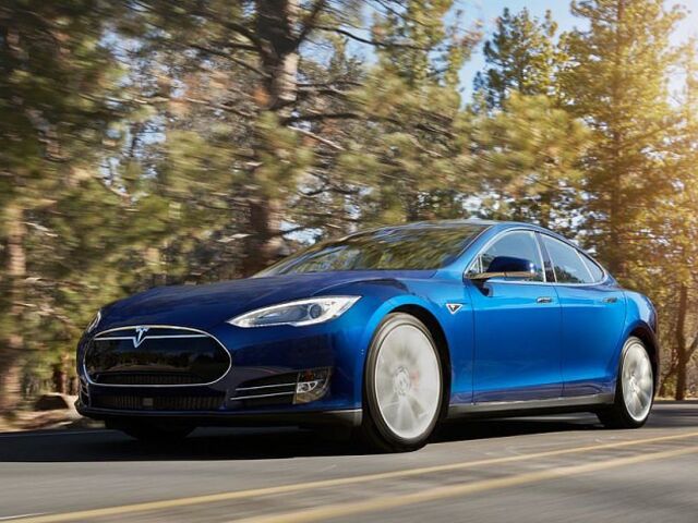 Experti tvrdia, že Tesla zaviedla technológiu automatického riadenia príliš skoro. V čase, keď ešte nie je dostatočne bezpečná.