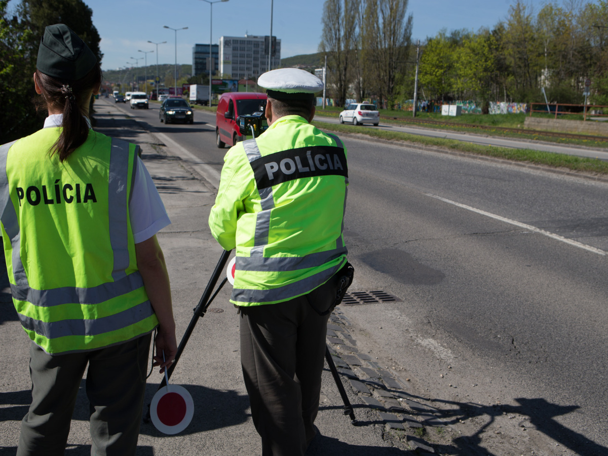 polícia, radar, meranie rýchlosti,