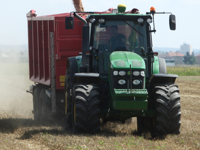 Kalná nad Hronom, farma, pôda, traktor
