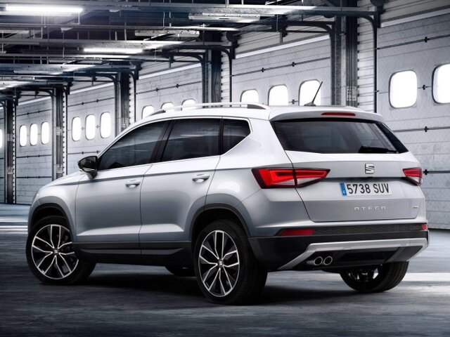 Pod výklopné zadné veko sa zmestí 510 alebo 485 litrov batožín vo verziách s pohonom 4x4. Je to približne o 100 viac ako v 5-dverovom Leone.