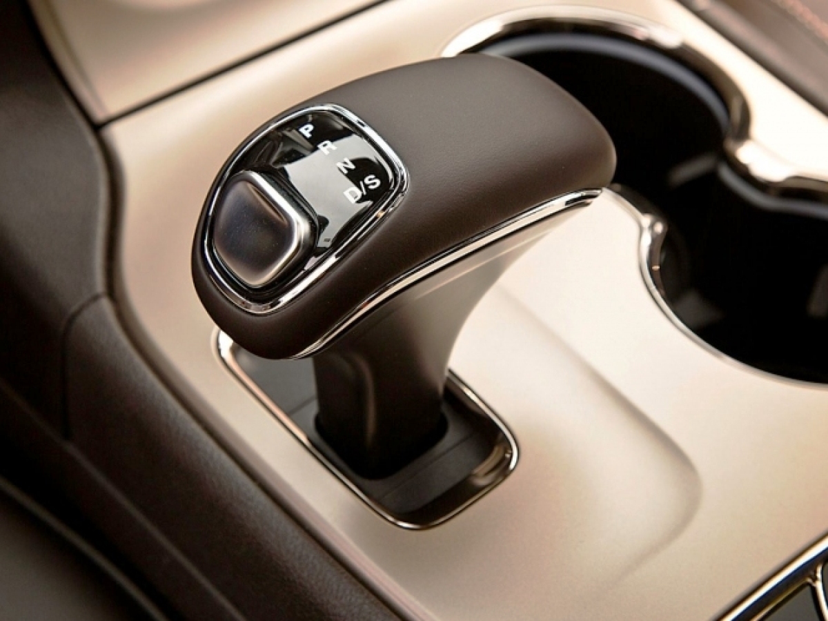 Jeep Grand Cherokee - volič automatickej prevodovky
