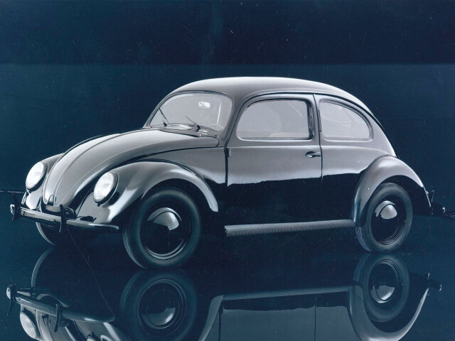 Nemecké ľudové auto sa predstavilo verejnosti na autosalóne v Berlíne 15. februára 1936. Premiéry sa zúčastnil aj Adolf Hitler.