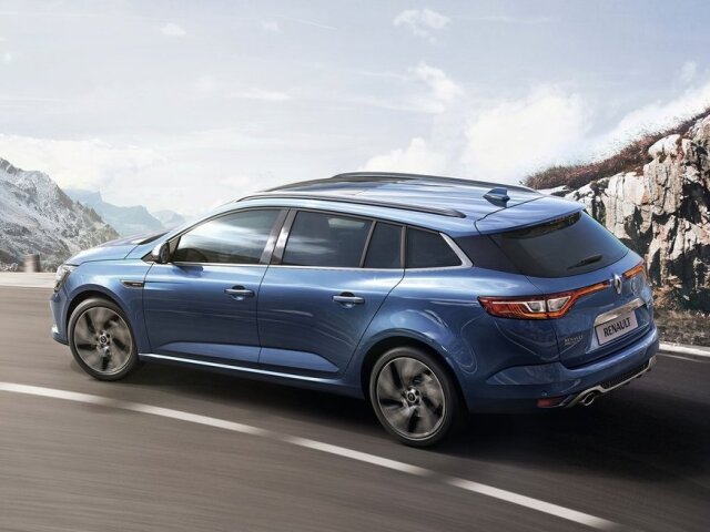 Nové kombi Mégane narástlo medzigeneračne o 67 mm. Rázvor náprav sa natiahol v porovnaní s hatchbackom na 2 712 mm, čo je o 43 mm viac.