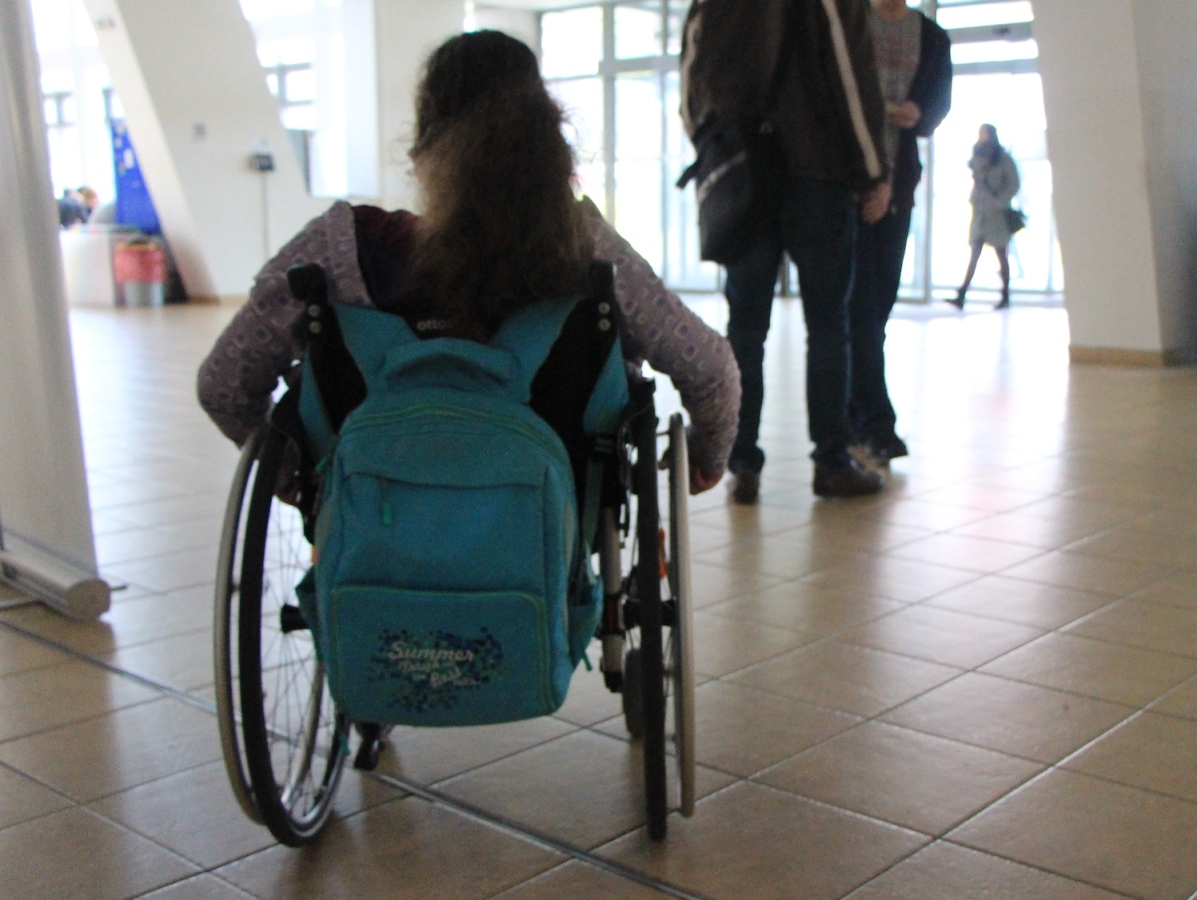 vozík, invalid, knižnica, žilina