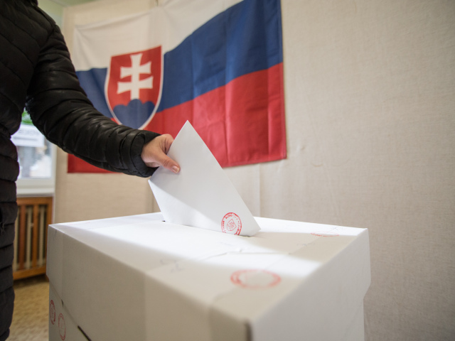 parlamentné voľby 2016, voľby, volebná urna,