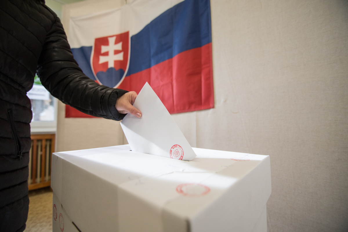 parlamentné voľby 2016, voľby, volebná urna,