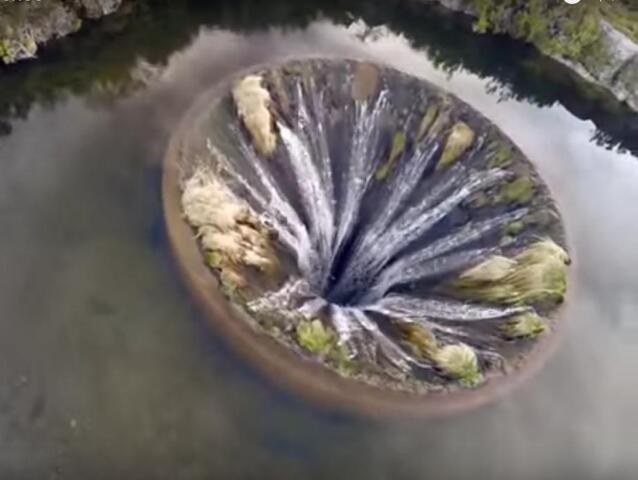 Covão dos Conchos, jezero, vodná diera, lievik