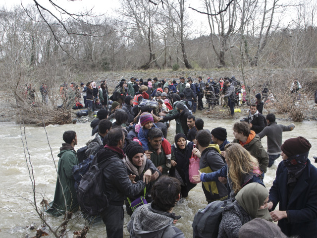migranti, hranice, rieka