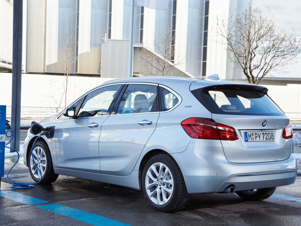 BMW 225xe Active Tourer - 2016