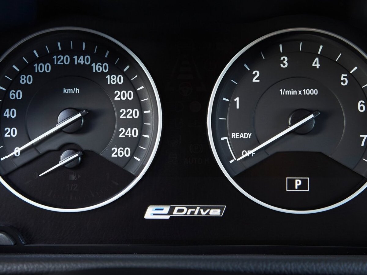 BMW 225xe Active Tourer - 2016