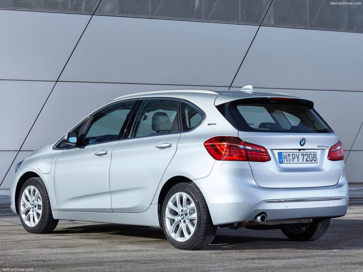 BMW 225xe Active Tourer - 2016