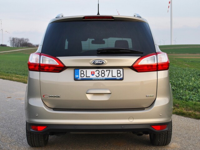 Bez spätných zrkadiel je auto široké 1 828 mm.