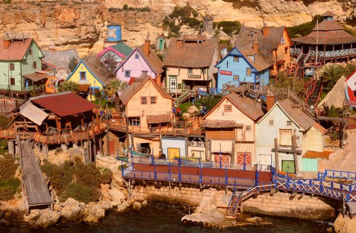 Popeye Village, Mala, Mestečko námorník Pepek, domčeky, more, zátoka Anchor Bay