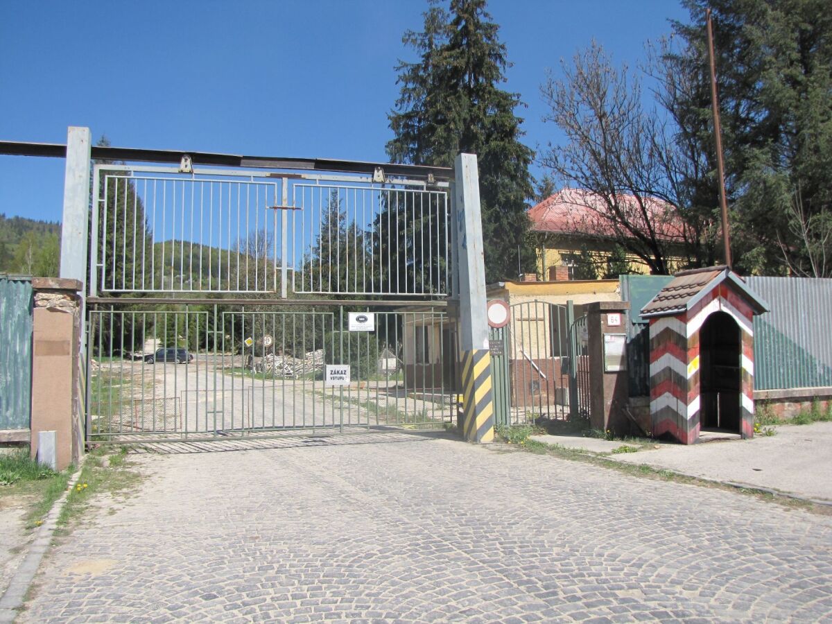 brezno, kasárne