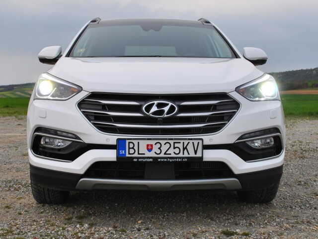 Testované auto malo aj bixenónové svetlomety a denné LED svietenie.